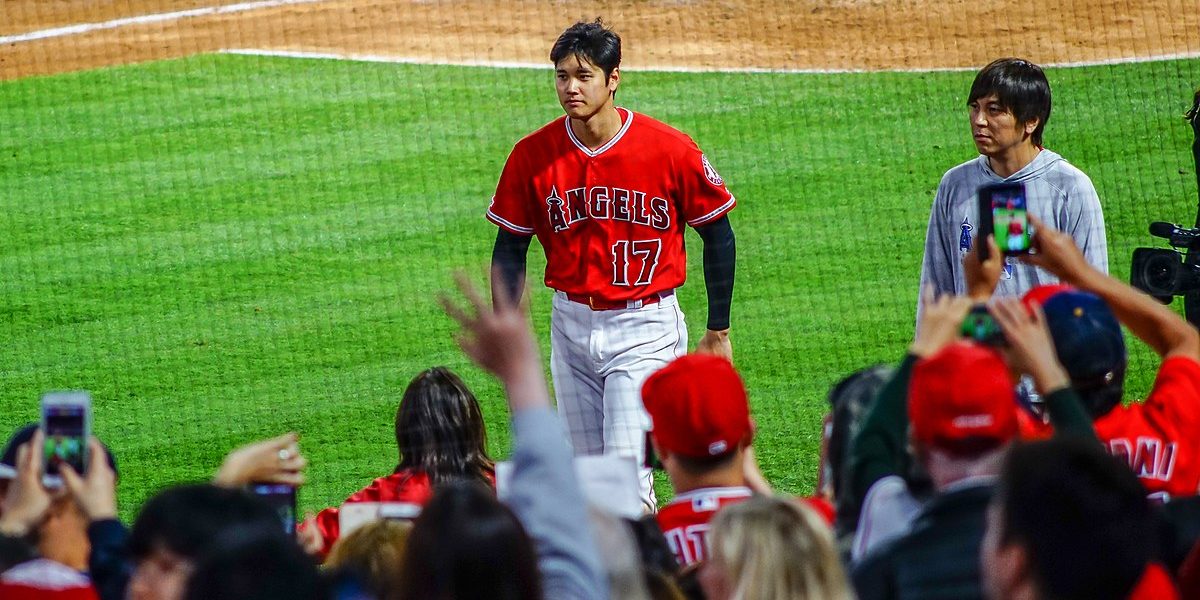 Shohei_Ohtani_and_Ippei_Mizuhara_48035187472.jpg