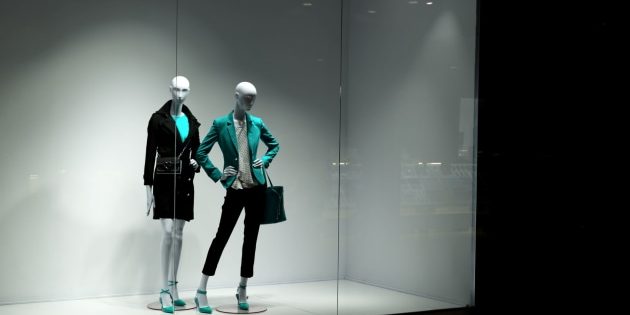generic-fashion-mannequin-store-window-out1.jpg