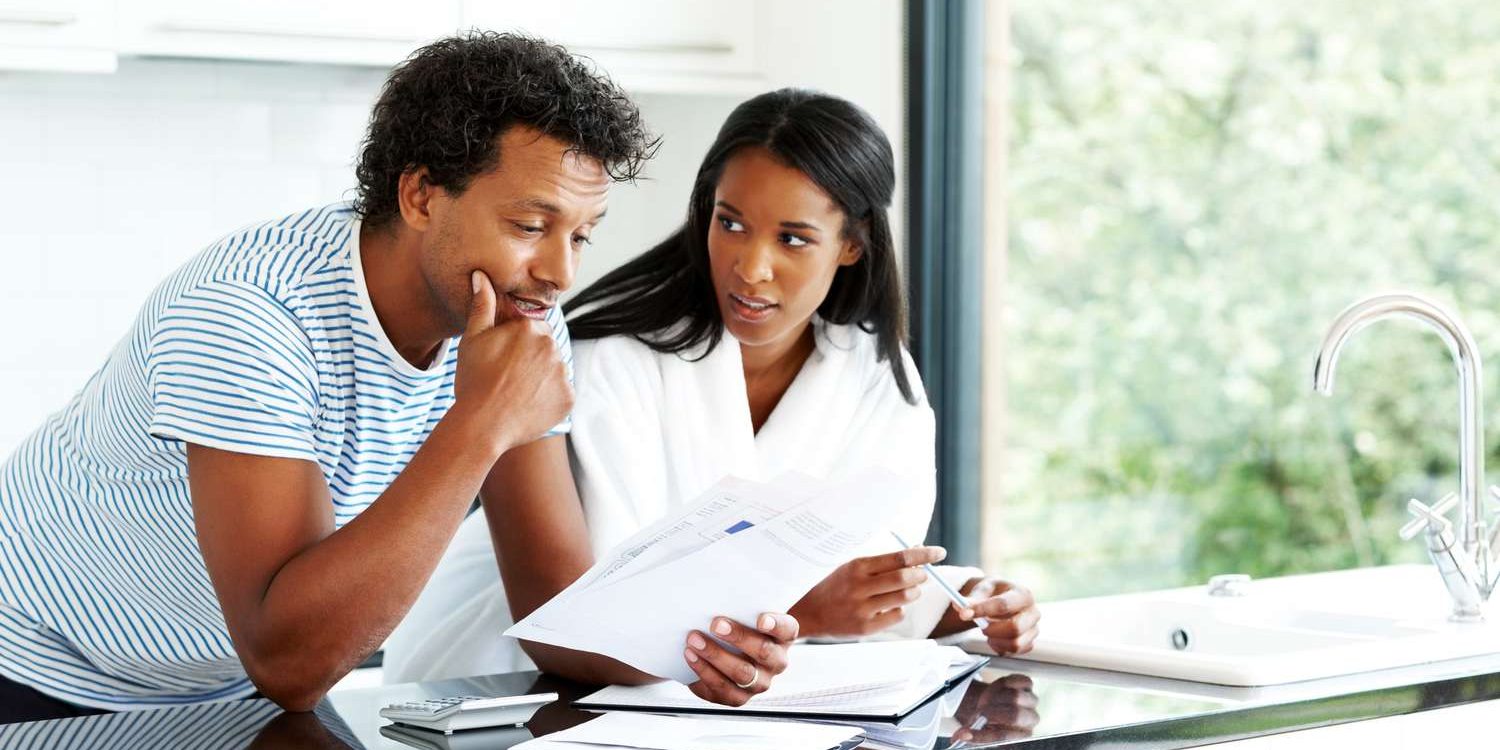 worried-couple-working-on-personal-finances-3fdfabae107949d58bcdb85c10265b1b.jpeg