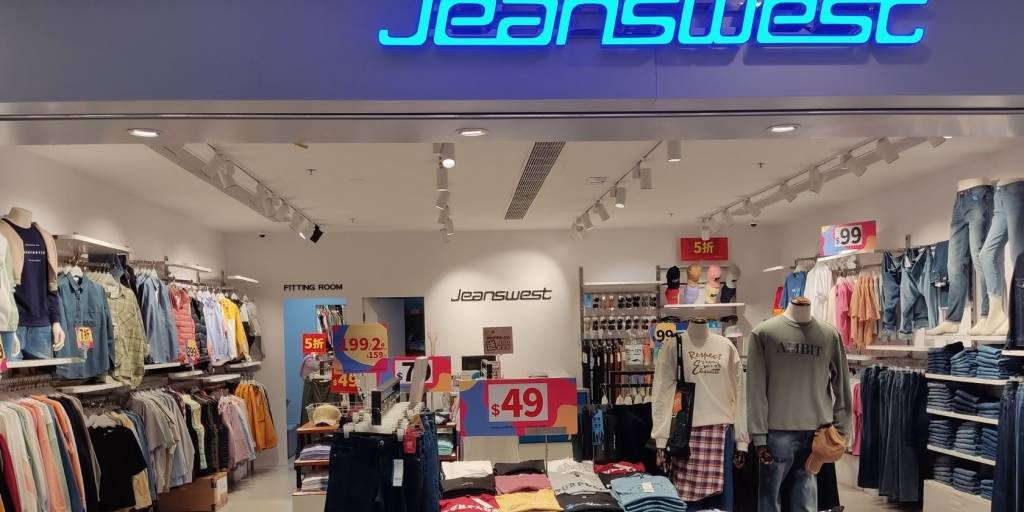 jeanswest-facebook.jpg