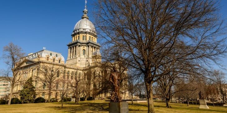 illinois-state-capitol-picture-id482449985.jpg