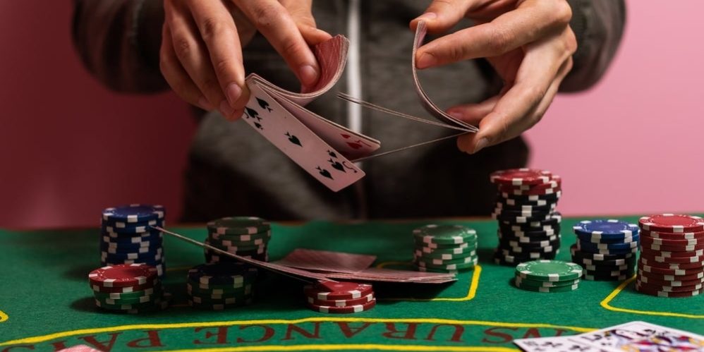 Man-Playing-Blackjack-At-The-Casino.jpeg