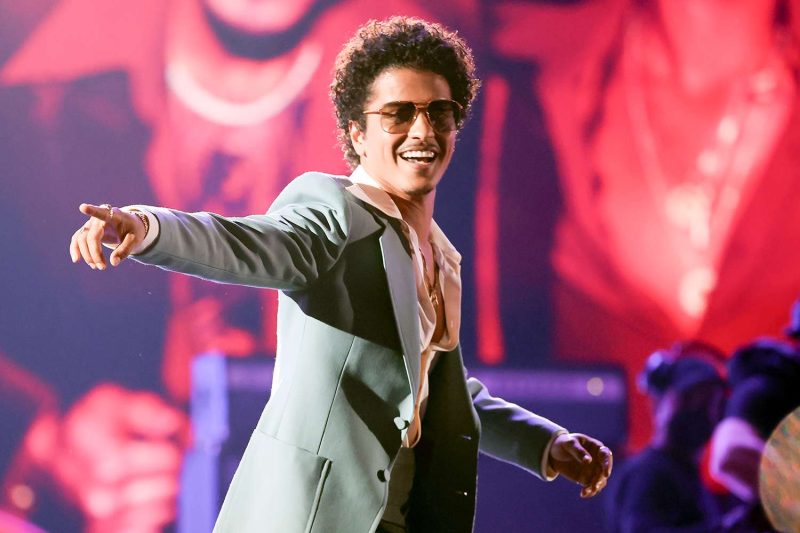 bruno-mars-071425-76e852baea2d464fb418cdd82874e589.jpg