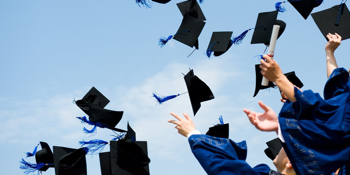 graduates_ad-at_bxi1hu.jpg